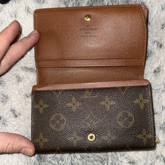 Men’s Or Women’s Louis Vuitton Super clean and Rare Vintage piece! Preloved 9/10 - Picture 5 of 17